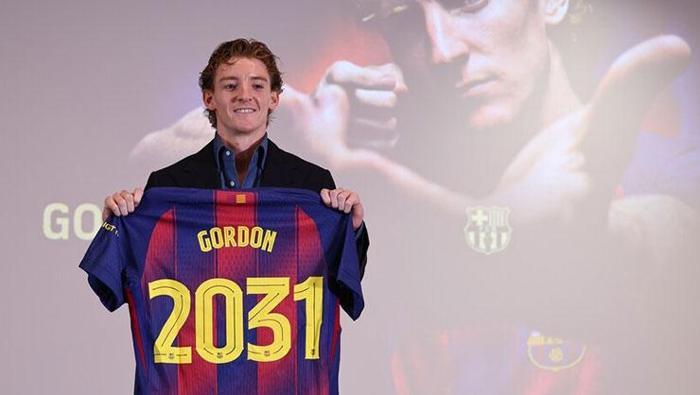 Anthony Gordon -------> Barcelona