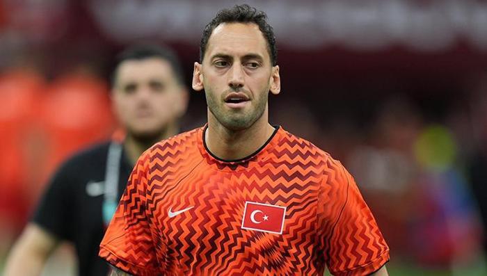 Hakan Çalhanoğlundan beklenen açıklama Türkiyeye döner dönmez paylaştı