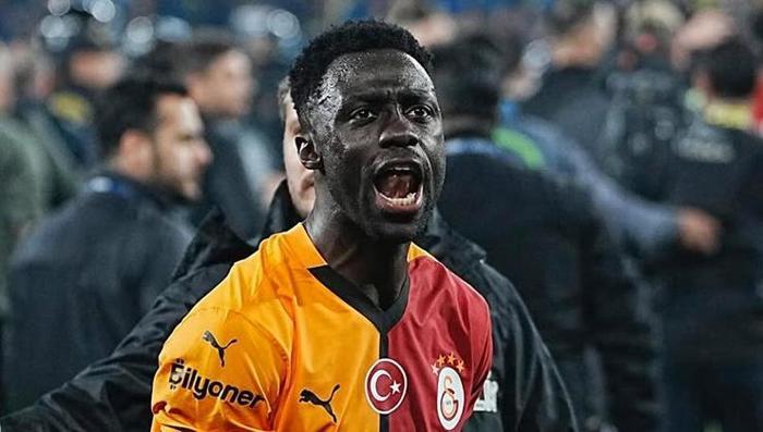 KOLOMBİYALI STOPERİ BEĞENİYOR