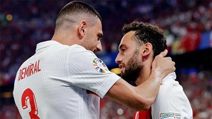 Sinan Akçıl’dan marş itirafı Hakan Çalhanoğlu ve Merih Demiral istemedi