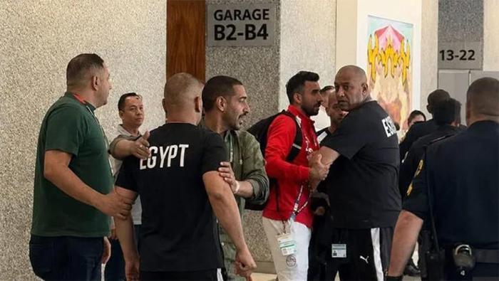ABDden bir Dünya Kupası rezaleti daha Mısır Milli Takımı kafilesine polis şiddeti: Kafa kafaya geldiler