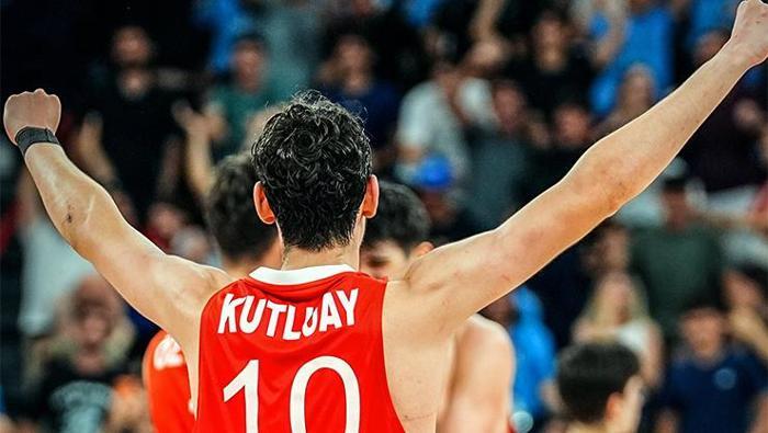 Ömer Kutluay büyük oynadı Demet Şener ve İbrahim Kutluaydan coşkulu kutlama