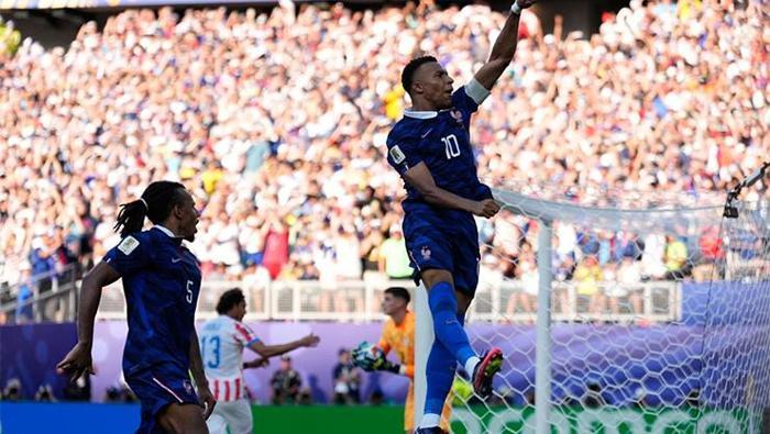 Fransa-Paraguay: Saha ringe döndü yumruk ve tekmeler havada uçuştu Mbappe çıldırdı Pisleşmemiz gerekiyorsa pisleşiriz