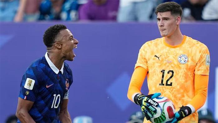 Fransa-Paraguay: Saha ringe döndü yumruk ve tekmeler havada uçuştu Mbappe çıldırdı Pisleşmemiz gerekiyorsa pisleşiriz