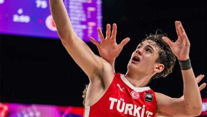 Ömer Kutluayın çabası bu kez yetmedi, Milliler Sırbistana mağlup oldu Demet Şener ve İbrahim Kutluaydan gurur dolu paylaşım