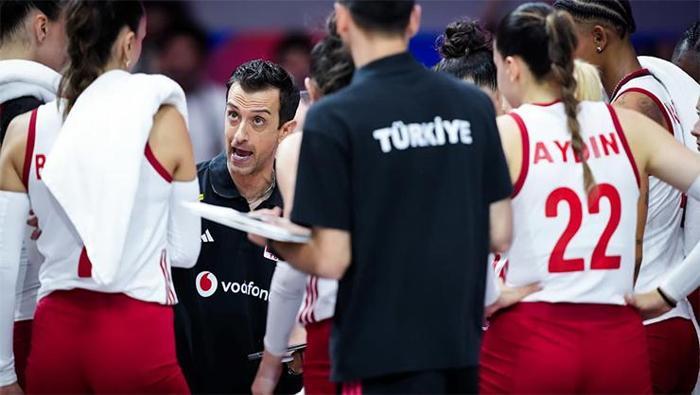 Vargas böyle istedi: Filenin Sultanları Osaka seferine zaferle başladı İlkin Aydın ve Hande Baladın farkı...