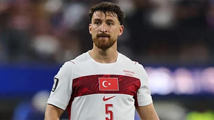 Salih Özcan --> Beşiktaş