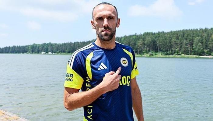 Fenerbahçeye müjdeli haber Yeni transfer yarın kampa katılıyor...