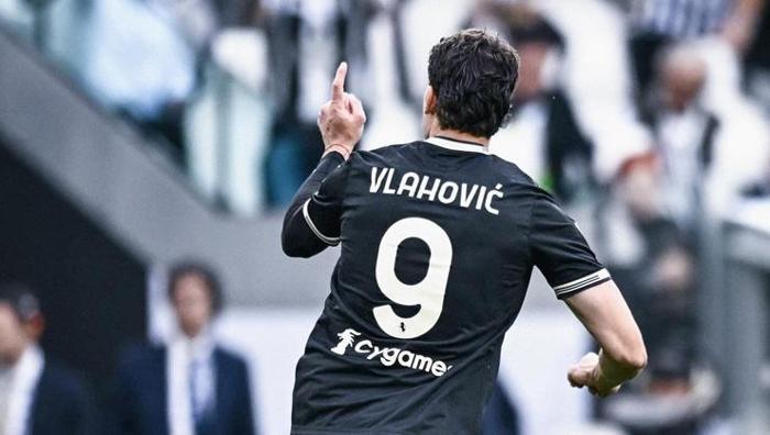 Dusan Vlahovicten Beşiktaşı şaşırtan karar Takım arkadaşlarıyla haber gönderdi: İmza atmak istiyor