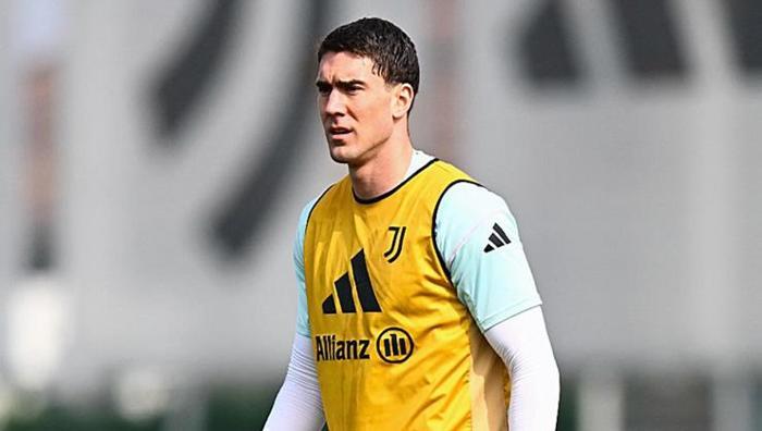 Dusan Vlahovicten Beşiktaşı şaşırtan karar Takım arkadaşlarıyla haber gönderdi: İmza atmak istiyor