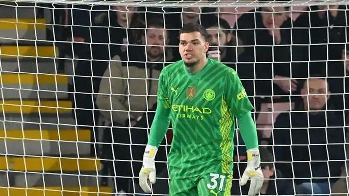 Fenerbahçede dananın kuyruğu kopuyor Vakit geldi çattı: Aziz Yıldırım-Ederson masaya oturuyor