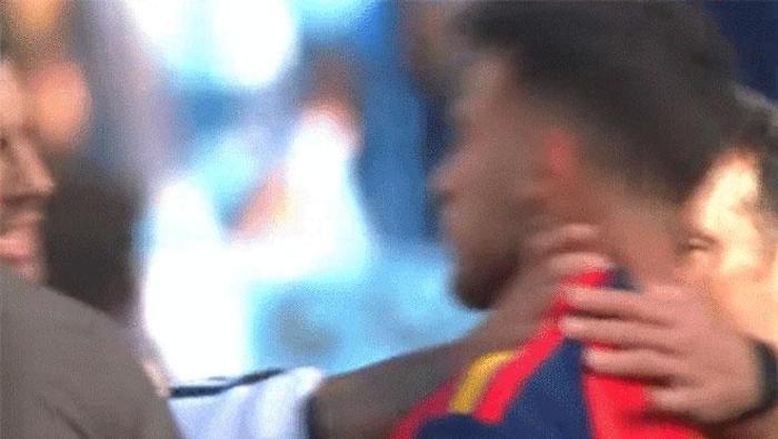 Dünya Kupasında maç bitti, ortalık boks ringine döndü Paredes sinirlerine hakim olamadı