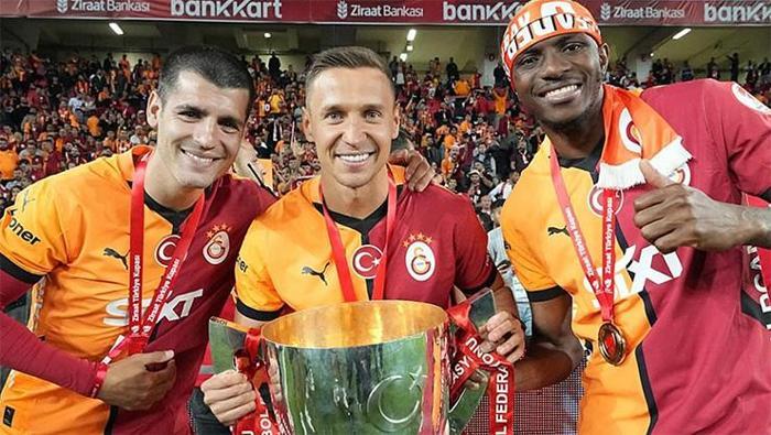 Frankowskiden Galatasaray itirafları Soyunma odasına girip... Osimhen sözleri...