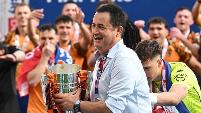 Hull City transferi açıklamak üzere... Newcastle Unitedın yıldızı Kaplan oldu