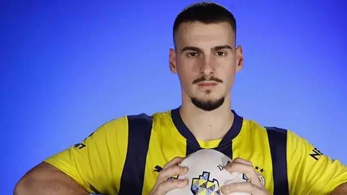 Fenerbahçe UEFAya 2 yeni transferini duyurdu Listeden çıkan isimler de belli oldu