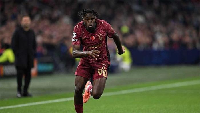 Singo, Galatasarayı ikiye böldü Bir taraf bırak gitsin diyor, bir taraf bir kuruş inmeyin diyor