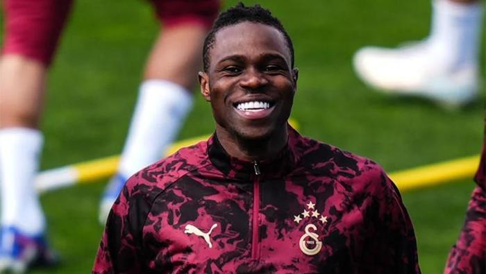 Singo, Galatasarayı ikiye böldü Bir taraf bırak gitsin diyor, bir taraf bir kuruş inmeyin diyor