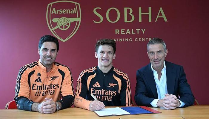 Tzolis --> Arsenal