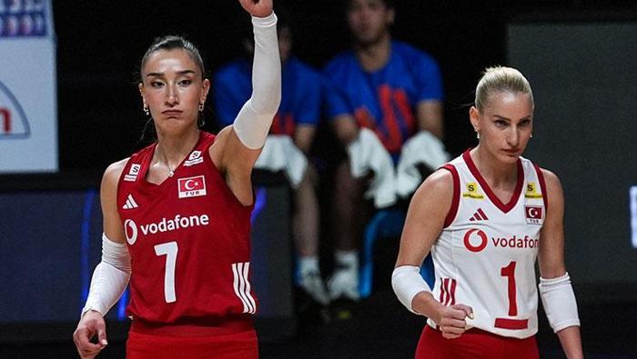 İstiklal Marşı sırasında Filenin Sultanları duygulandı VNL şampiyonluğu sonrası dikkat çeken anlar
