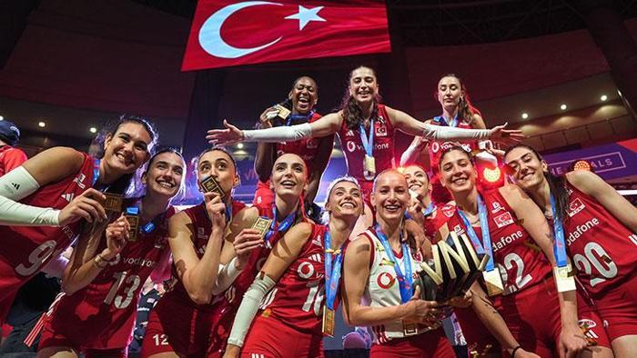 ÇİNDE İSTİKLAL MARŞIMIZ