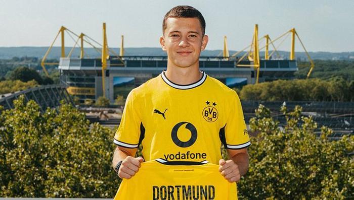 Konstantinos Karetsas --> Borussia Dortmund