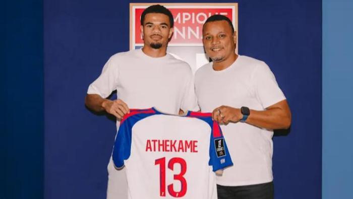 Zachary Athekame ---> Lyon