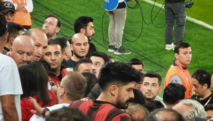 Gençlerbirliği tribünlerinde kavga golle son buldu