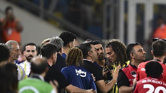Gençlerbirliği - Fenerbahçe maçının ardından çok sert eleştiri: Fenerbahçe’de oynamak senin haddine mi | Bunca para bunun için mi