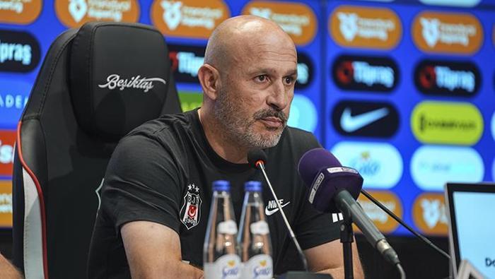 TAKIMIYLA OYNAYAN TEKNİK DİREKTÖR
