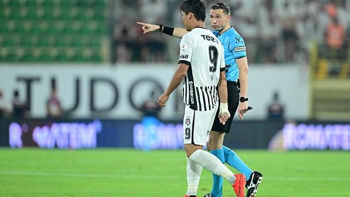 Bir çeşit sokak kavgası Alanyaspor-Beşiktaş maçına damga vuran pozisyon Net VAR ne kırmızı kart