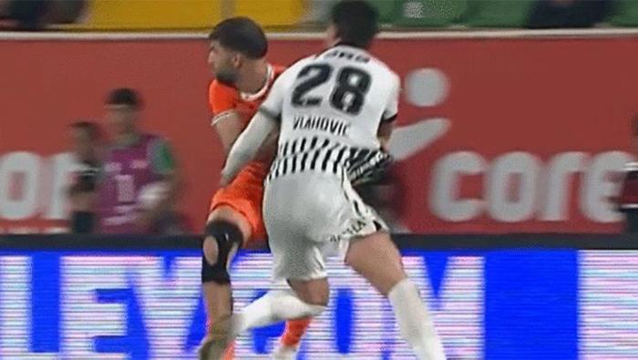 Bir çeşit sokak kavgası Alanyaspor-Beşiktaş maçına damga vuran pozisyon Net VAR ne kırmızı kart