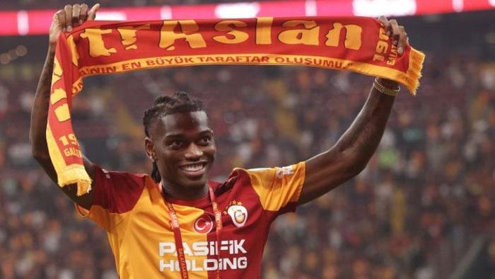Maç sonu Rafa Leao sürprizi; RAMS Park çimlerinde yeni bir Aslan