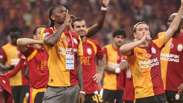 Maç sonu Rafa Leao sürprizi; RAMS Park çimlerinde yeni bir Aslan
