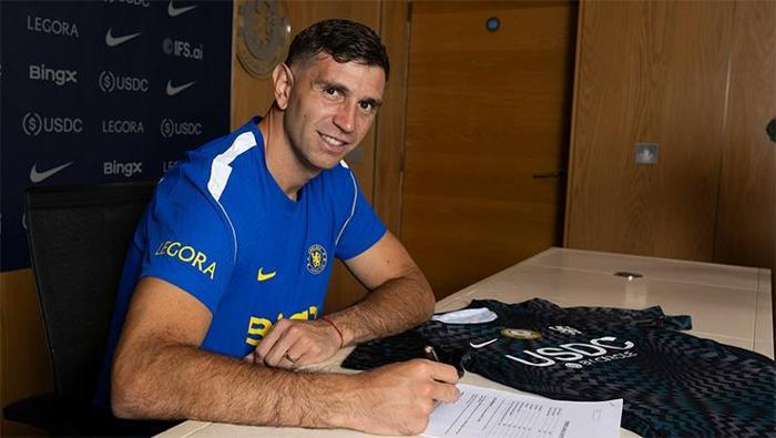 Emiliano Martinez ---> Chelsea