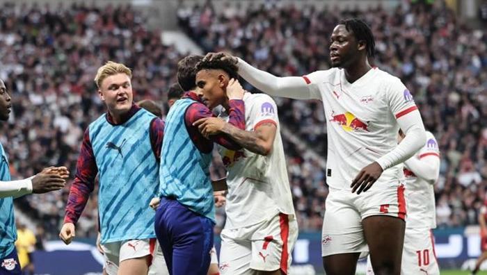 Baskının çok yüksek olduğu Galatasaray gibi bir kulüpte başarılı olabilir mi