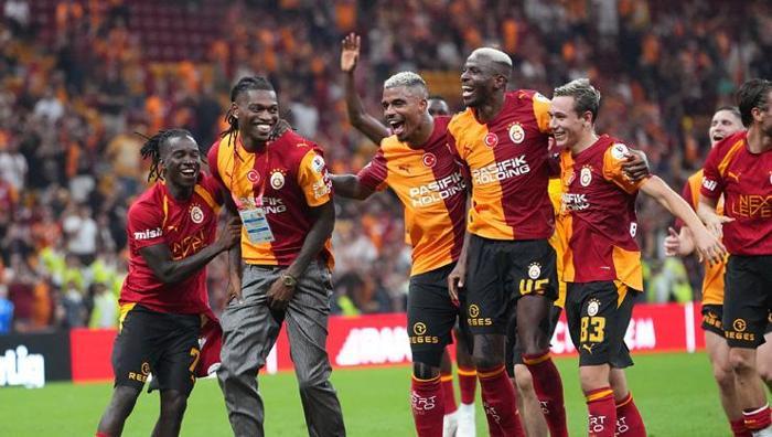 Galatasarayda sahne Rafael Leaonun Okan Buruk kararını verdi: İşte illk maçı