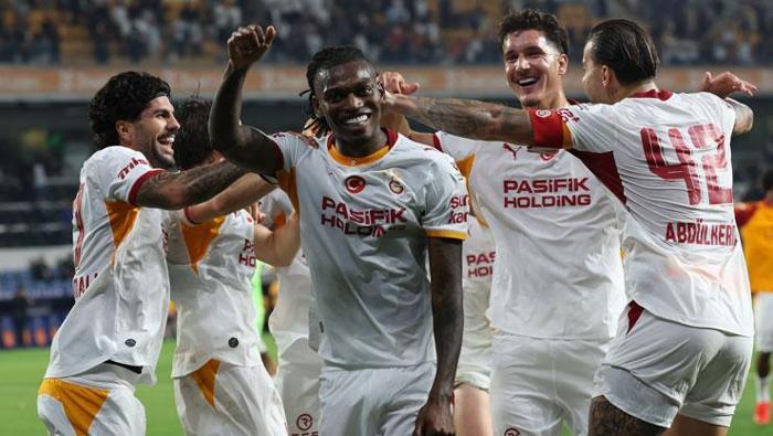 Başakşehirin Galatasaray maçında kazandığı penaltı doğru mu Trio yorumladı: Kabul edemiyorum