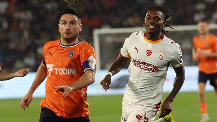 FUTBOL OYNARKEN NEDEN GÜLÜMSÜYOR