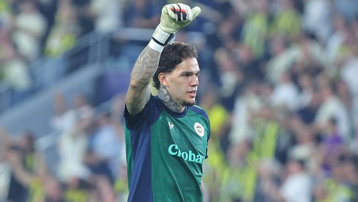 FORMANIN KOLLARINI KESİYOR