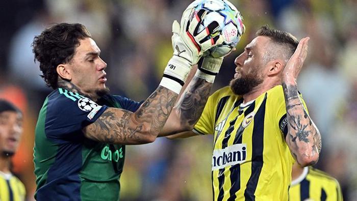 KARİYERİ BOYUNCA KISA GİYDİ