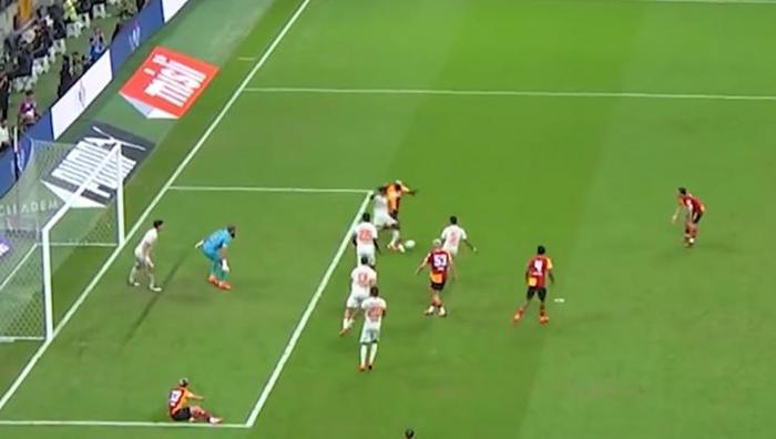 Galatasaray - Göztepe: Victor Osimhene verilen penaltı: