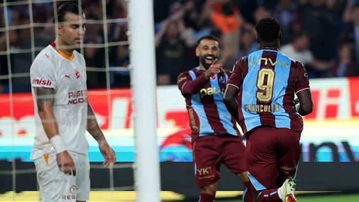 Trabzonspor’un 4-0’lık Galatasaray galibiyeti spor yazarlarının gündeminde 3 Trabzonspor’un Galatasaray’ı 4-0 mağlup ettiği derbinin ardından spor yazarları Okan Buruk ve Leroy Sane’yi eleştirdi. Sane için “kadro dışı da seçenek olmalı” yorumları yapıldı. -türkyede iş dünyası