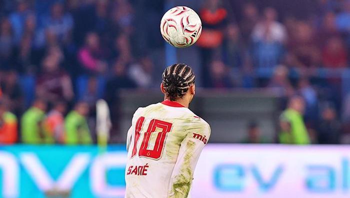 Trabzonspor’un 4-0’lık Galatasaray galibiyeti spor yazarlarının gündeminde 5 Trabzonspor’un Galatasaray’ı 4-0 mağlup ettiği derbinin ardından spor yazarları Okan Buruk ve Leroy Sane’yi eleştirdi. Sane için “kadro dışı da seçenek olmalı” yorumları yapıldı. -türkyede iş dünyası