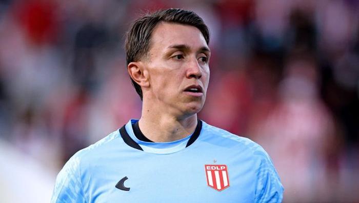 Muslera bir anda yere yığıldı! Korkutan anlar: Sağlıkçılar koşarak sahaya girdi