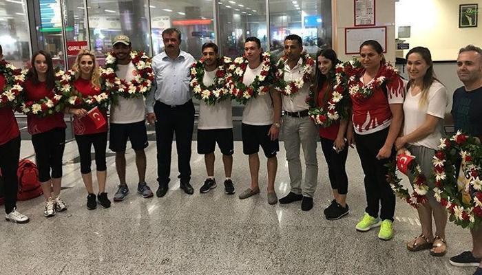 Akdeniz Oyunları'ndan madalyayla dönen cimnastikçilere karşılama