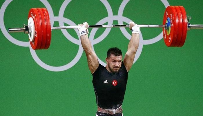 Halterde Daniyar İsmayilov'dan iki altın madalya