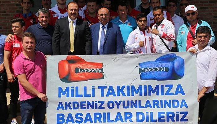 Erkek Milli Boks Takımı kafilesi İspanya'ya gitti