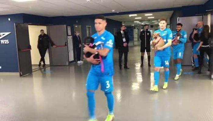 Zenit futbolcularından alkış alan hareket!