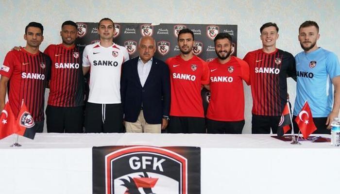 Gaziantep FK'den transferlerine imza töreni