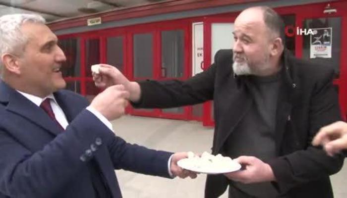 Karabükspor küme düştü, başkan helva dağıttı!